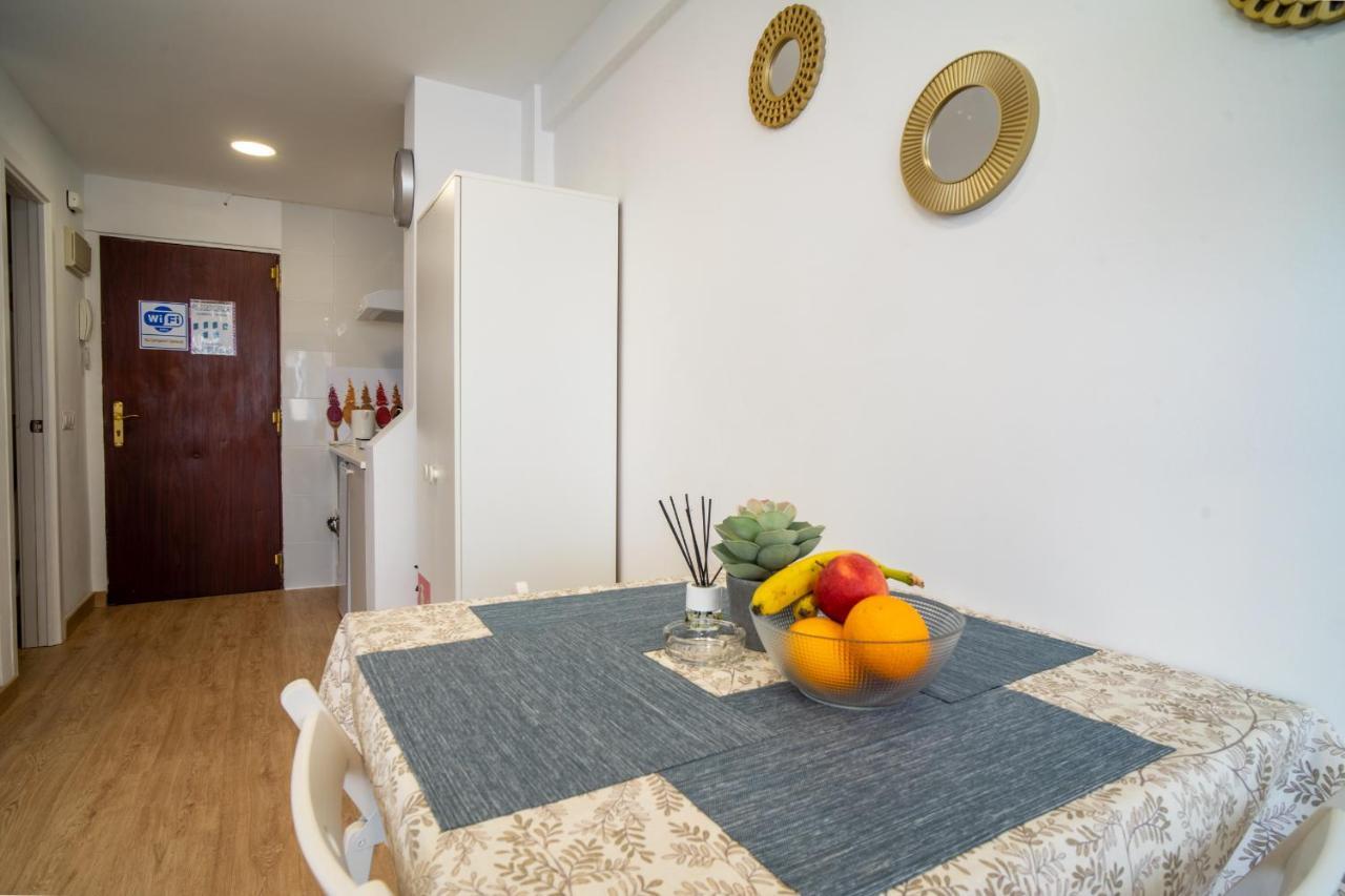 Apt. P/3 10' From The Beach W/Wifi In Torremolinos Eksteriør billede