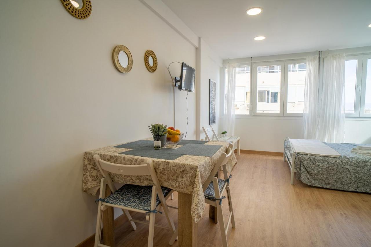 Apt. P/3 10' From The Beach W/Wifi In Torremolinos Eksteriør billede